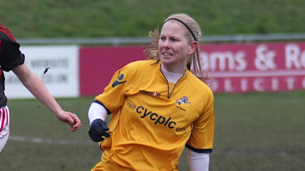 Alicia Ferguson in action for Milwall Lionesses in 2013. Photo: Flickr - James Boyes CC BY 2.0.